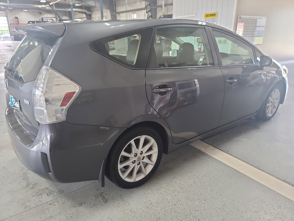 Used 2012 Toyota Prius V Five FWD image 5