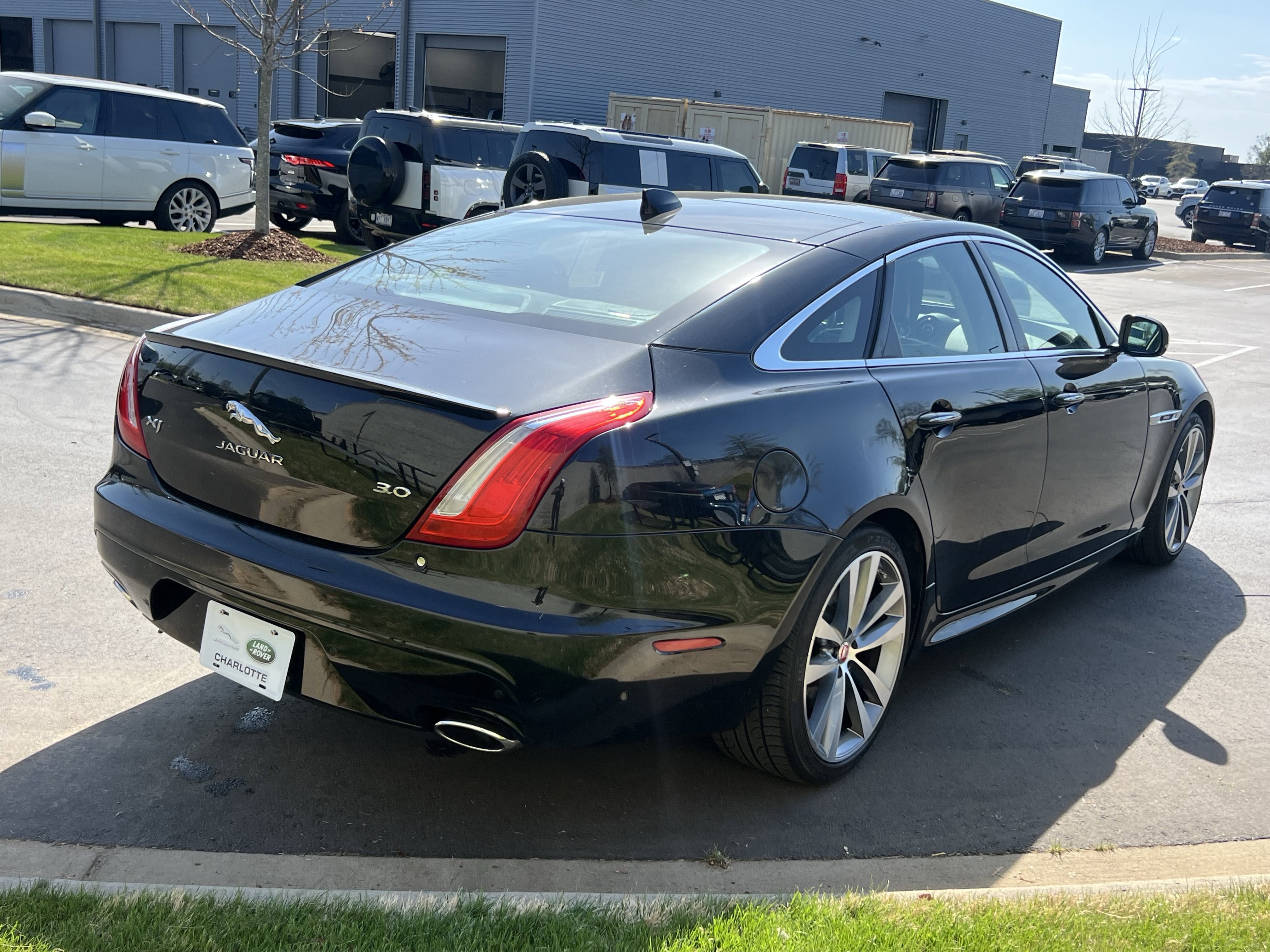 Used 2019 Jaguar XJ R-Sport image 7