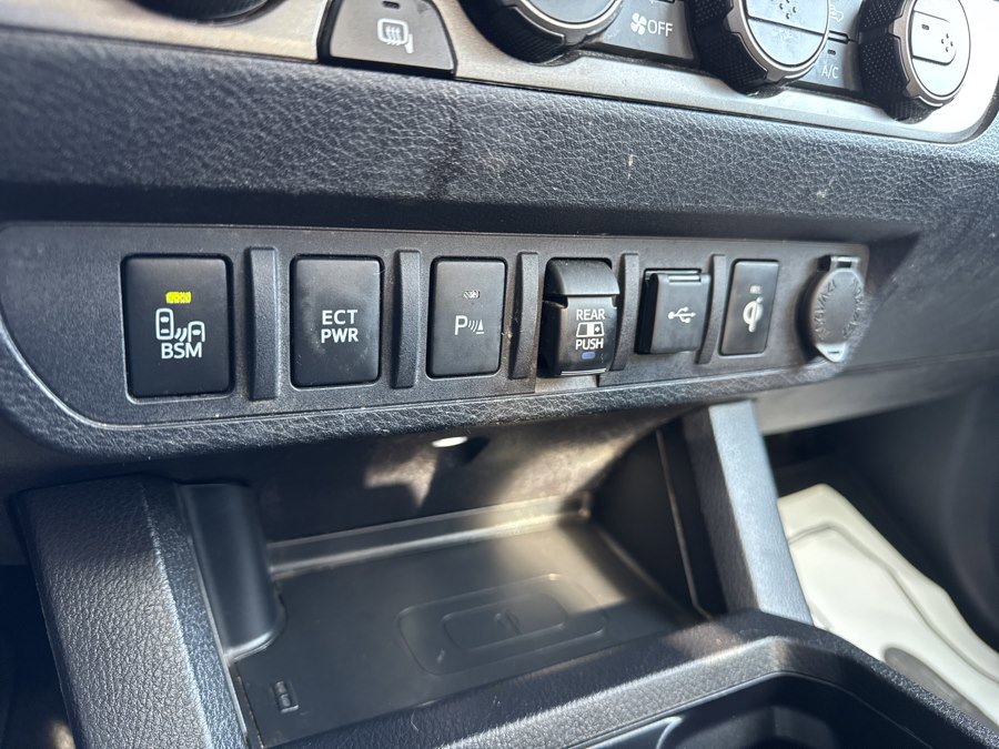 Used 2022 Toyota Tacoma TRD Off-Road image 31