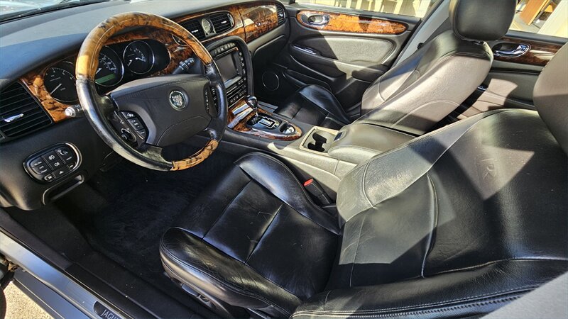Used 2006 Jaguar XJ8 RWD image 6