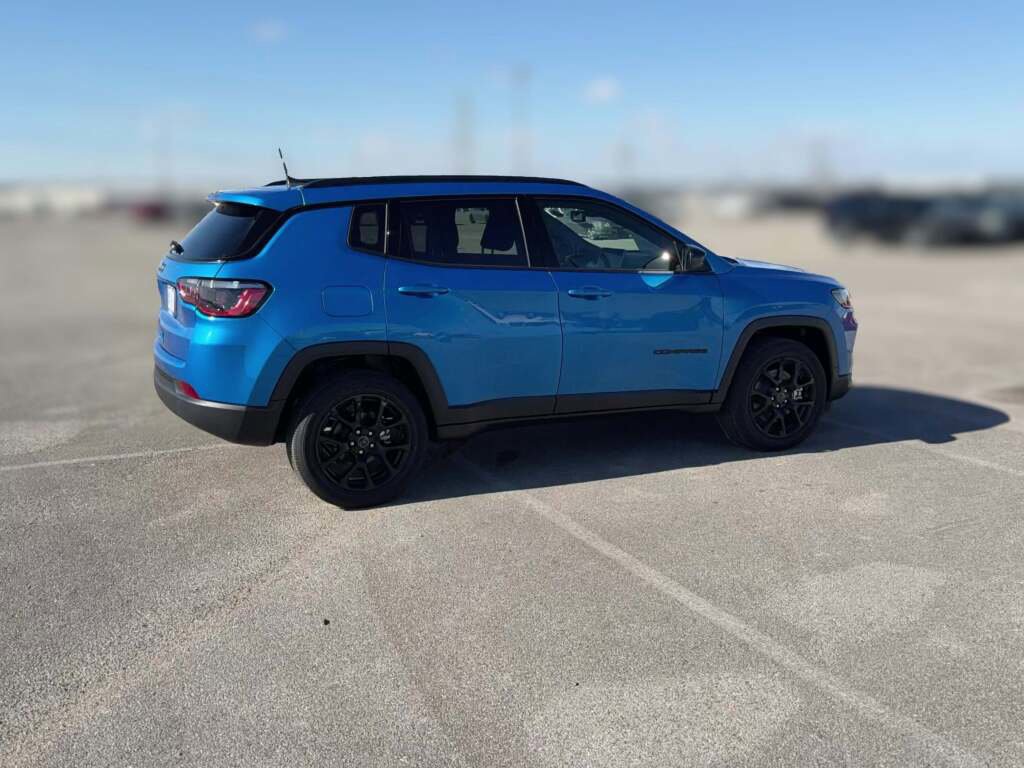 New 2026 Jeep Compass Latitude image 13