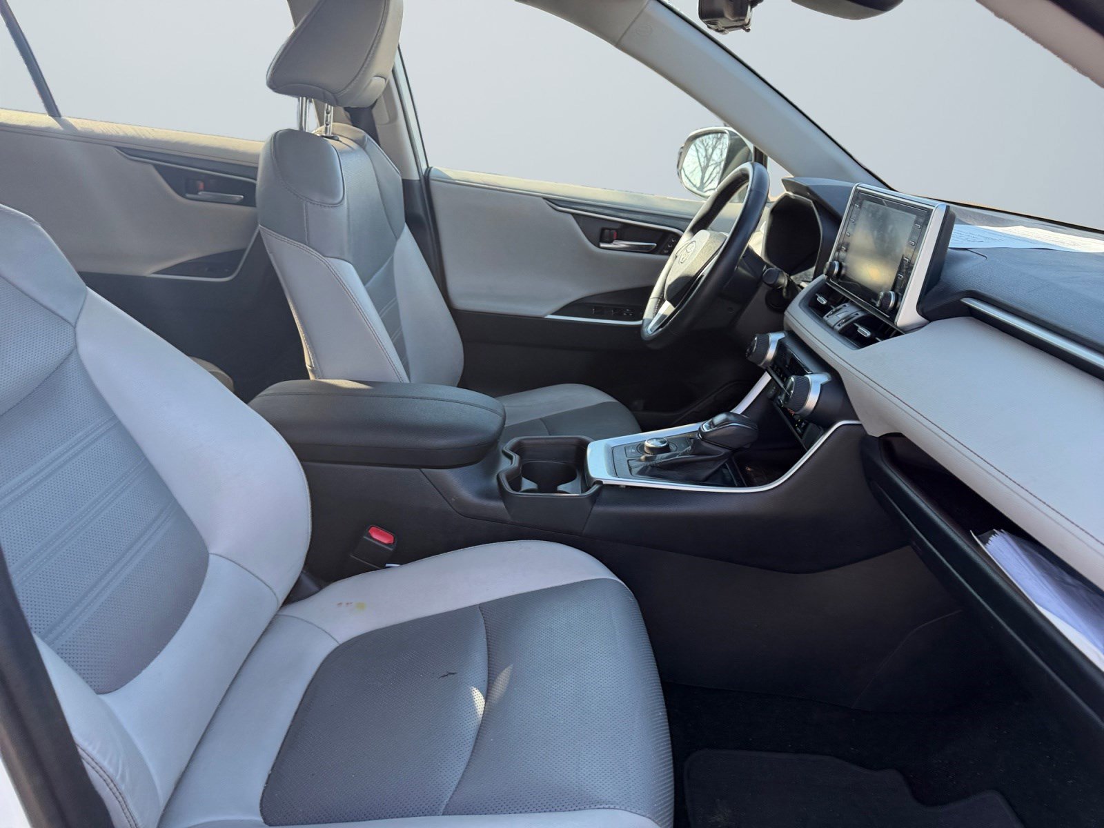 Used 2019 Toyota RAV4 Limited w/ Limited Grade Weather Package image 18