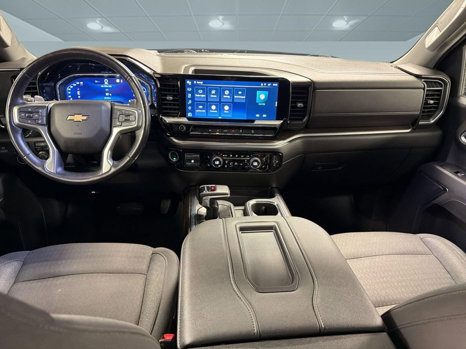 Used 2022 Chevrolet Silverado 1500 LT w/ Z71 Off-Road Package AWD/4WD image 13