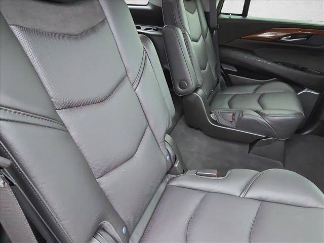 Used 2020 Cadillac Escalade Premium Luxury w/ Escalade Sport Edition AWD/4WD image 22