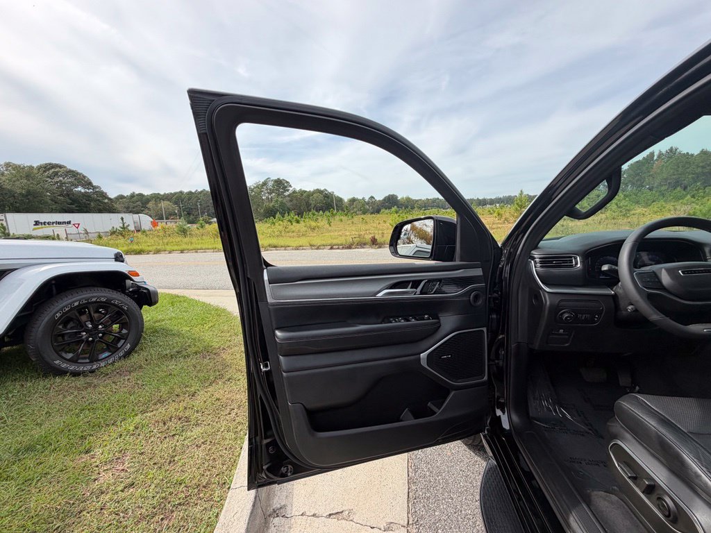 Used 2024 Jeep Wagoneer Series II AWD/4WD image 54