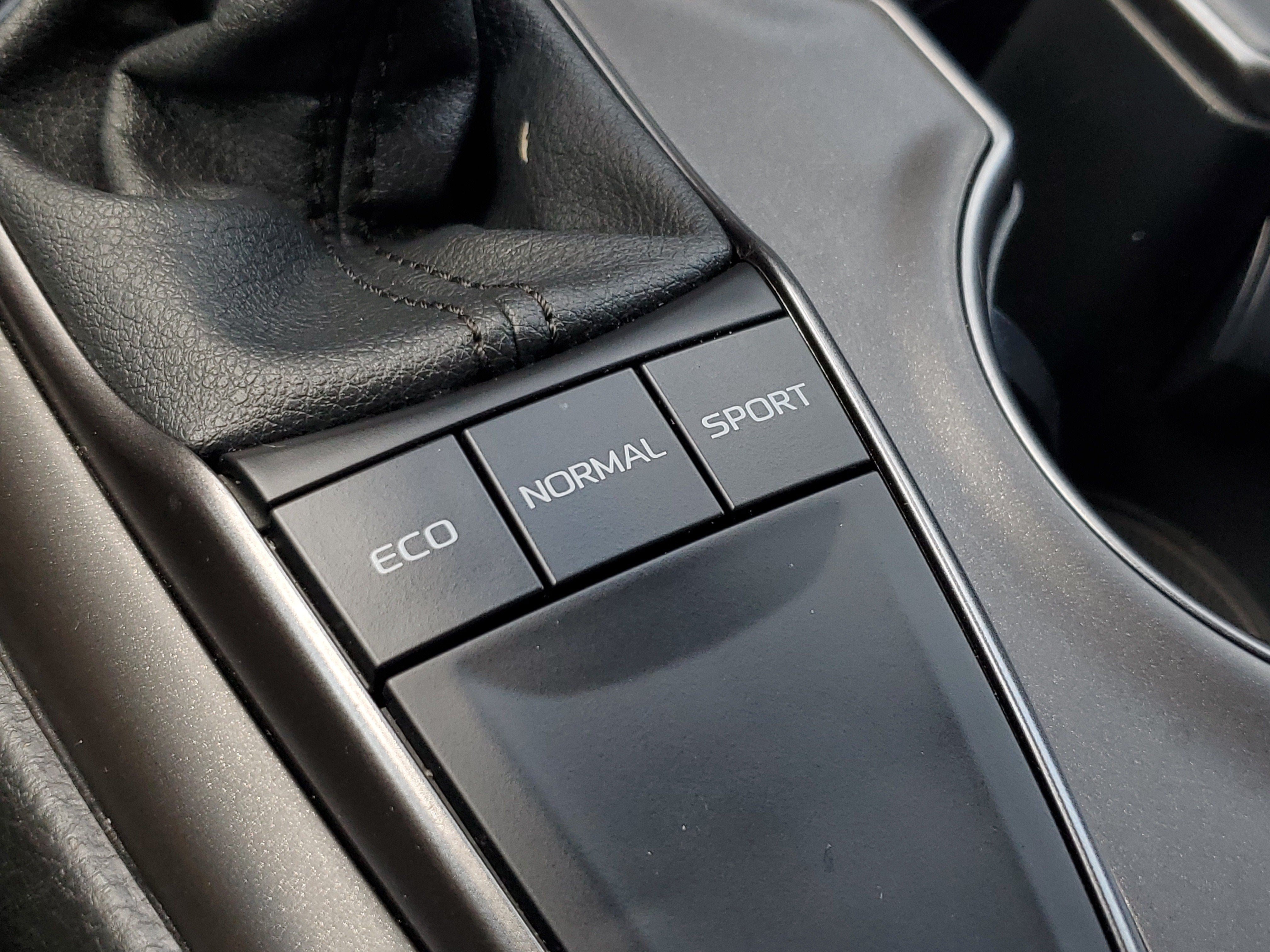 Used 2022 Toyota Camry SE FWD image 29