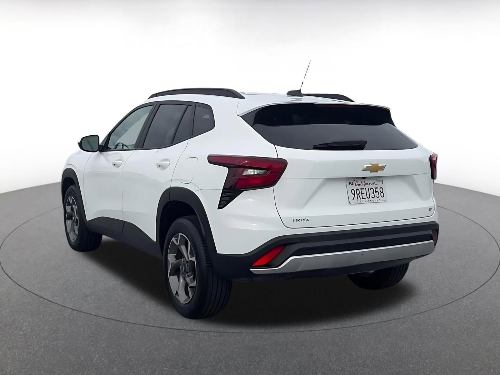 Used 2025 Chevrolet Trax LT image 11