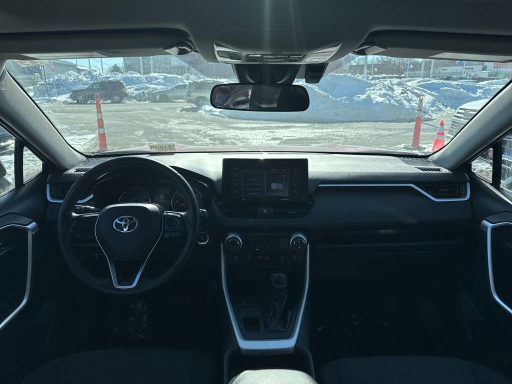 Used 2021 Toyota RAV4 XLE w/ Convenience Package image 10
