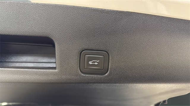 Used 2025 Chevrolet Traverse LT image 30