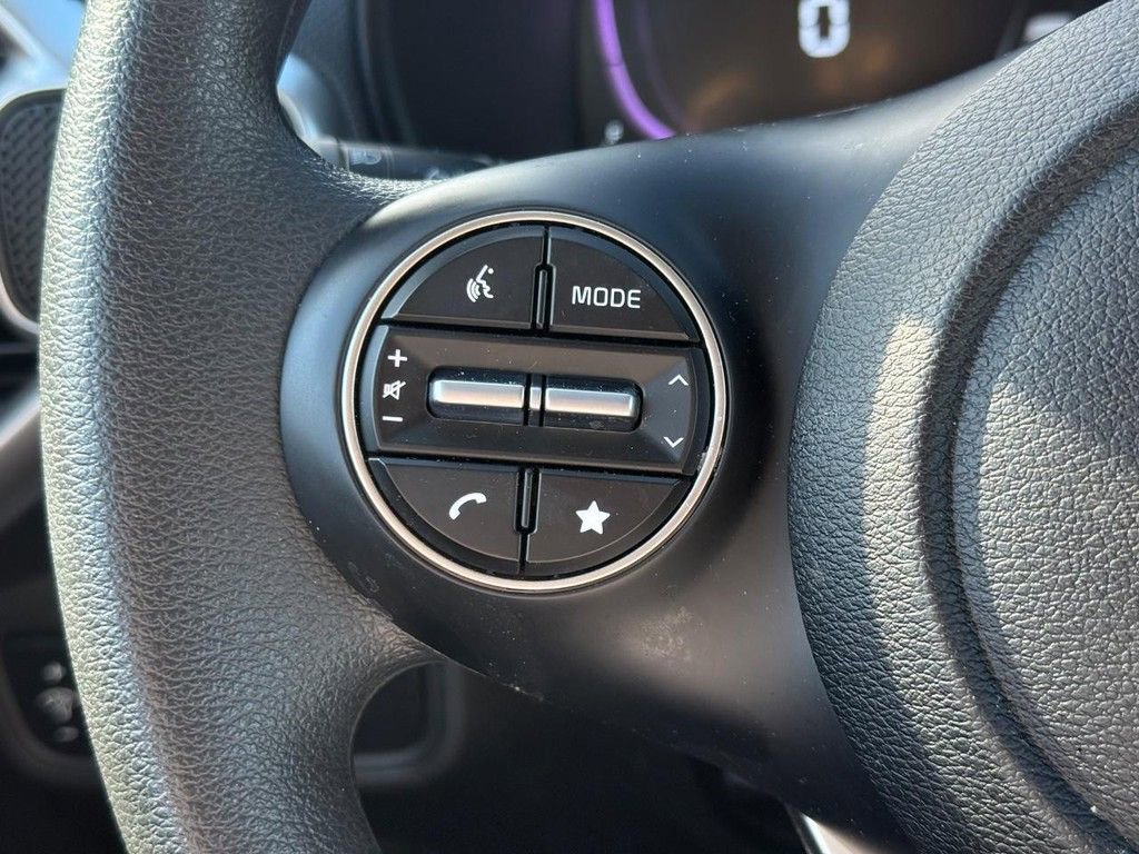Used 2025 Kia Soul LX FWD image 15