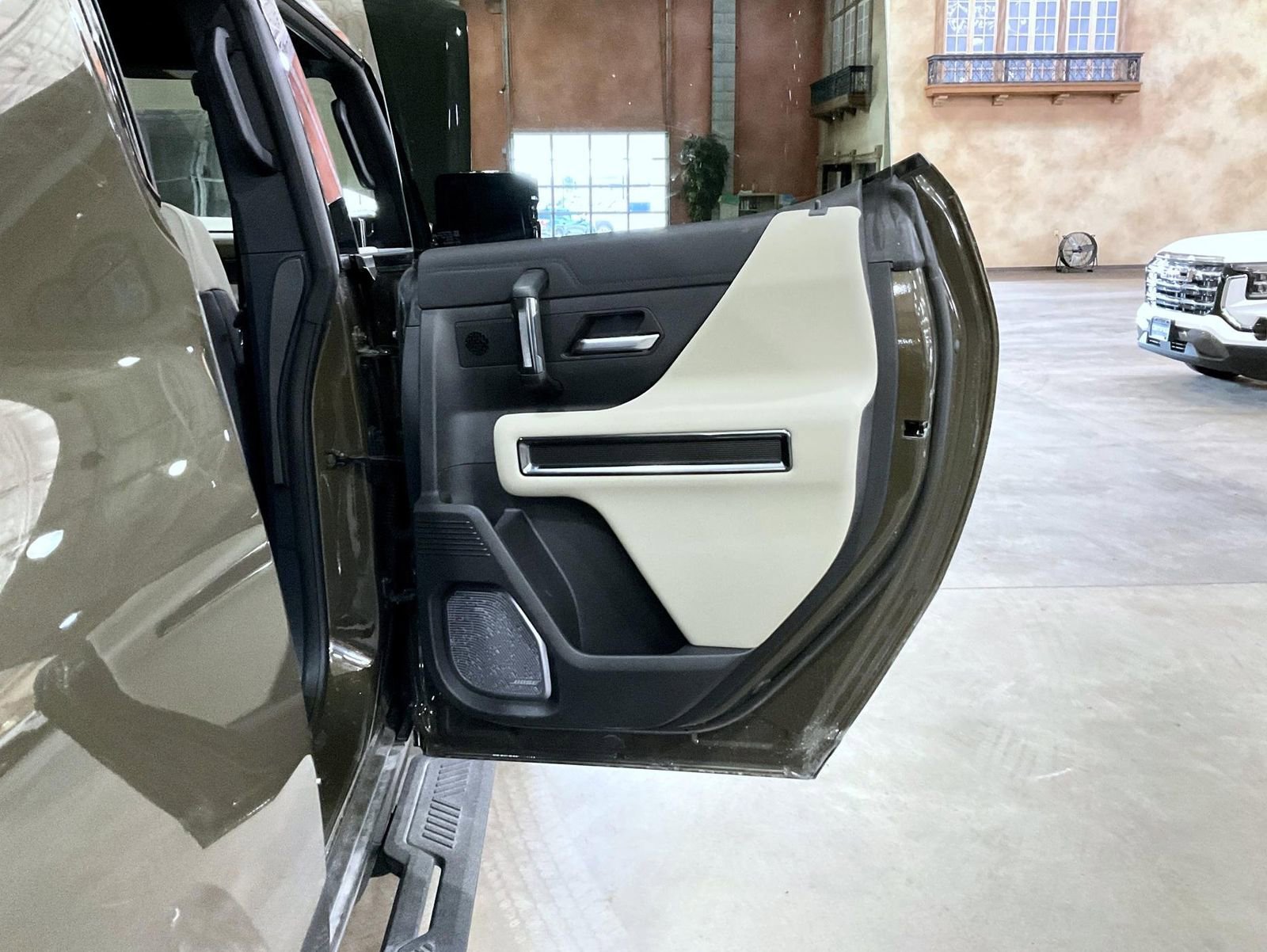 New 2026 GMC Hummer EV 4x4 Crew Cab w/ LPO, Dark Essentials Package image 17