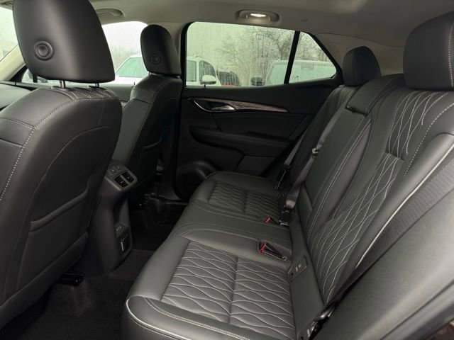 Used 2022 Buick Envision Avenir w/ Technology Package II image 21