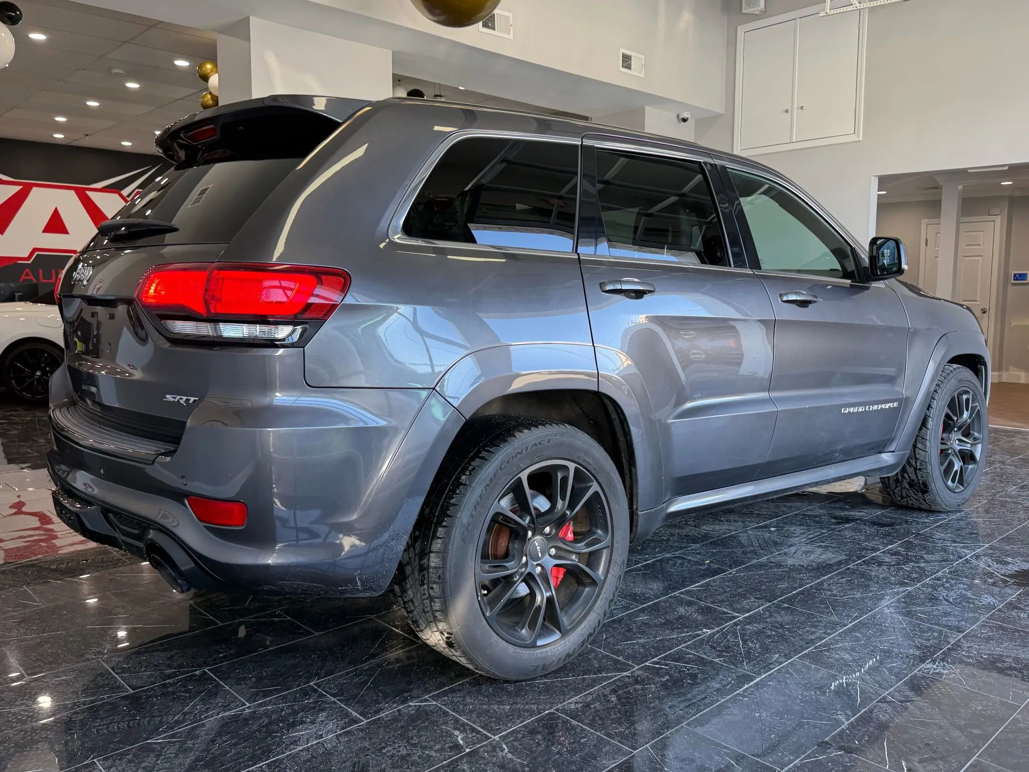 Used 2015 Jeep Grand Cherokee SRT image 6