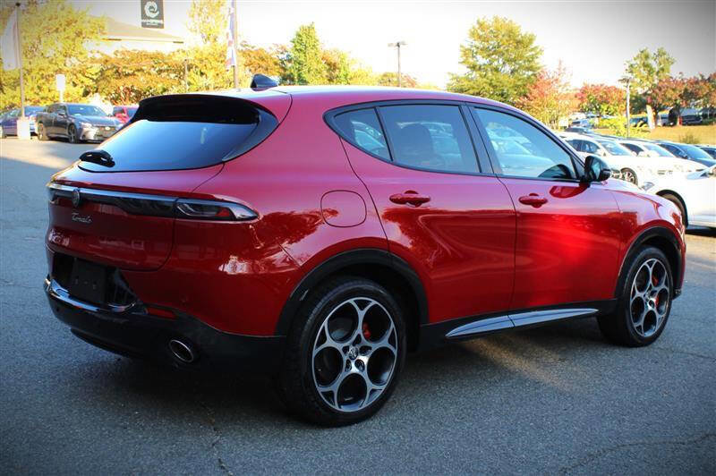 Used 2024 Alfa Romeo Tonale Veloce w/ Premium Interior Package image 5