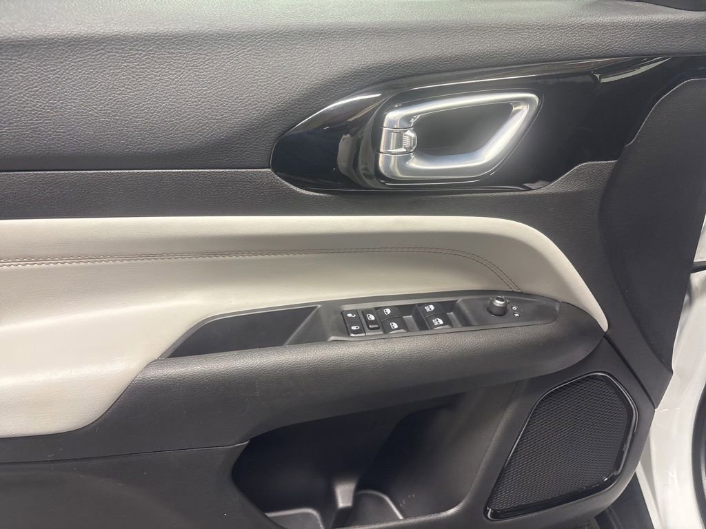 Used 2025 Jeep Compass Limited AWD/4WD image 12