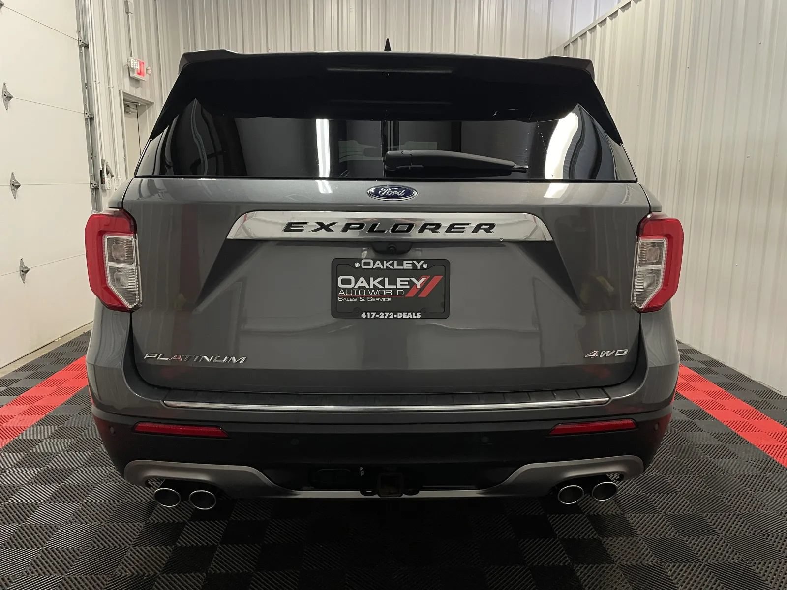 Used 2023 Ford Explorer Platinum w/ Technology Package AWD/4WD image 3