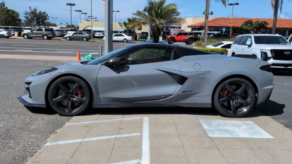 Used 2025 Chevrolet Corvette E-Ray w/ Stealth Interior Trim Package AWD/4WD image 6