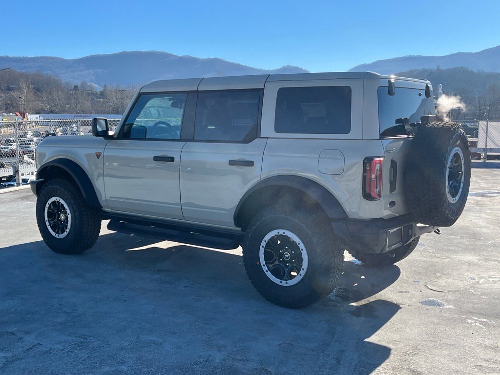 New 2025 Ford Bronco Badlands w/ Sasquatch Package AWD/4WD image 4