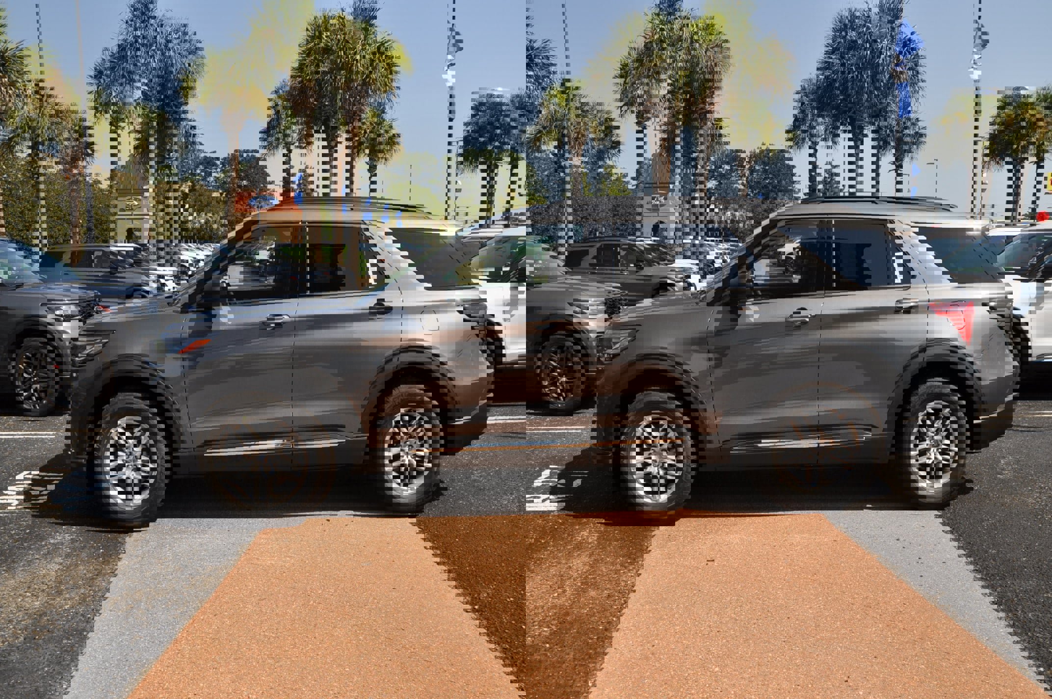 New 2025 Ford Explorer Active image 2