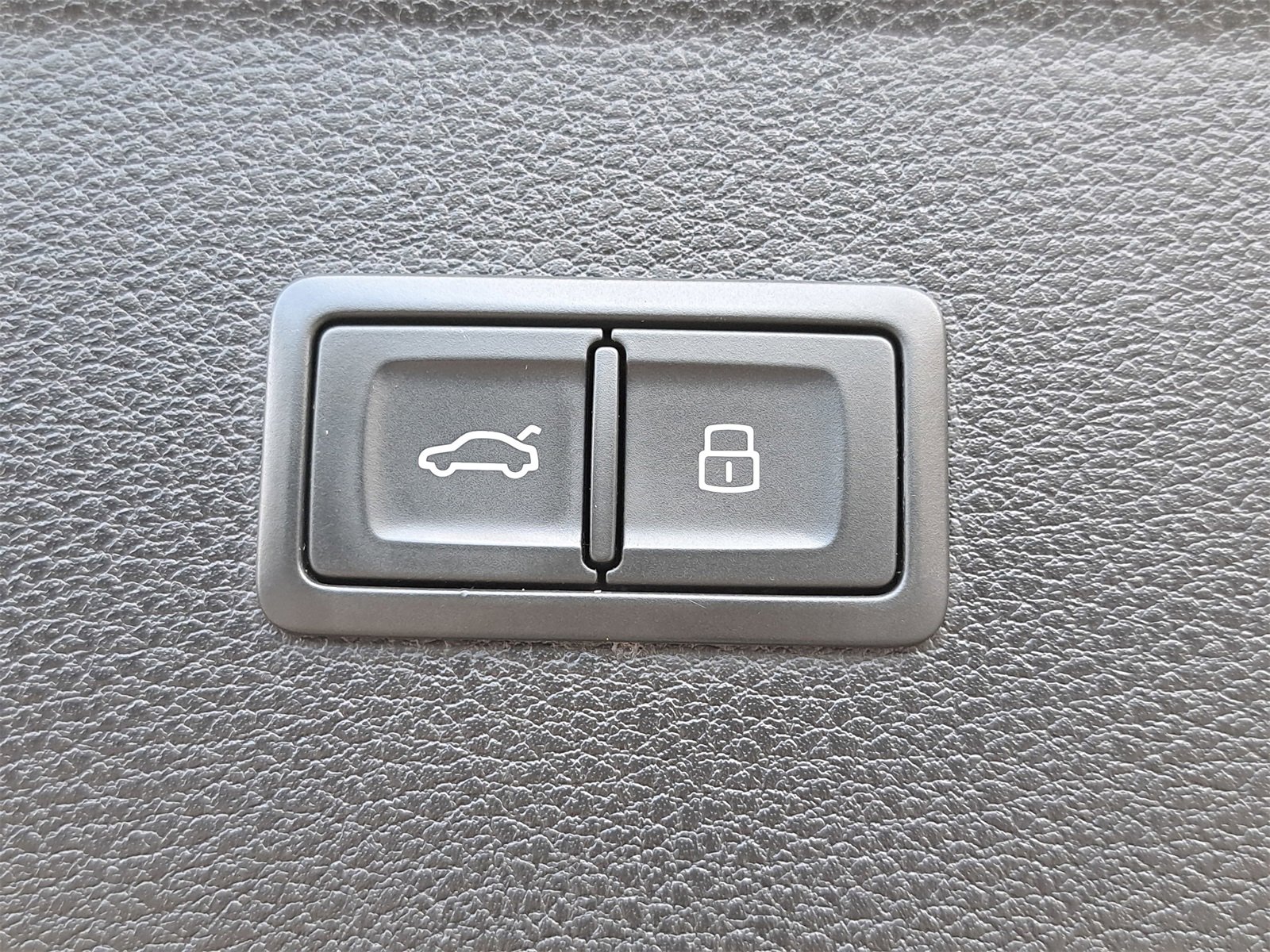 Used 2023 Audi Q5 e Premium Plus w/ Premium Plus Package image 13