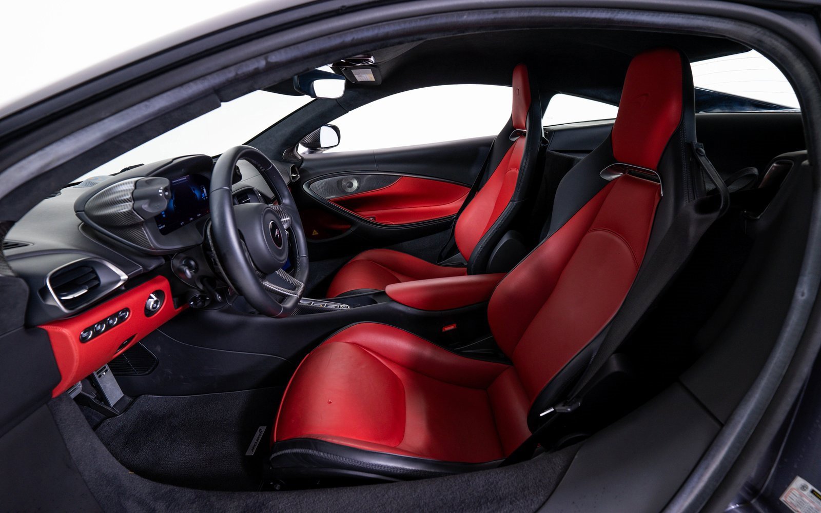 Used 2023 McLaren Artura image 17
