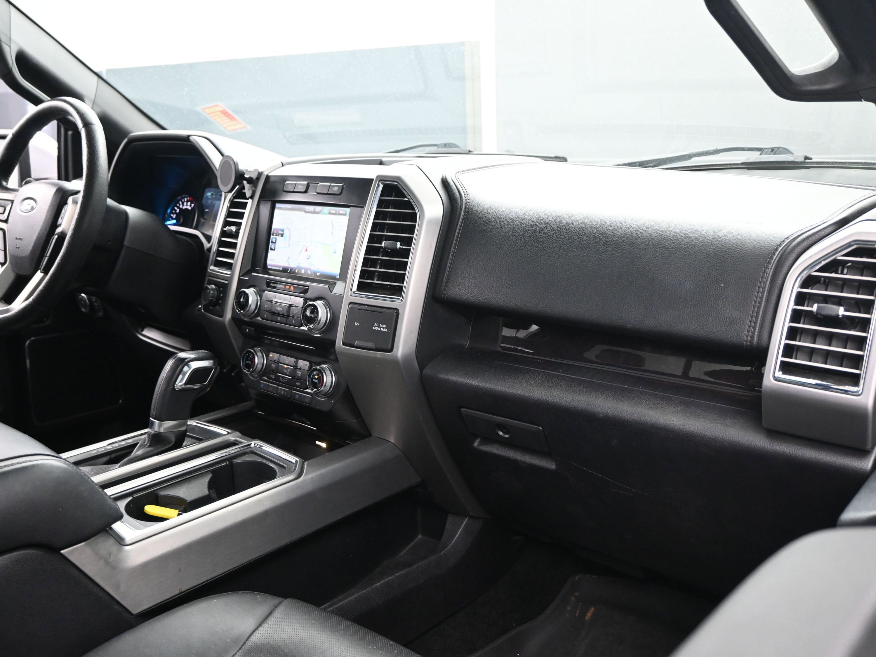 Used 2015 Ford F150 Platinum w/ Equipment Group 701A Luxury image 30
