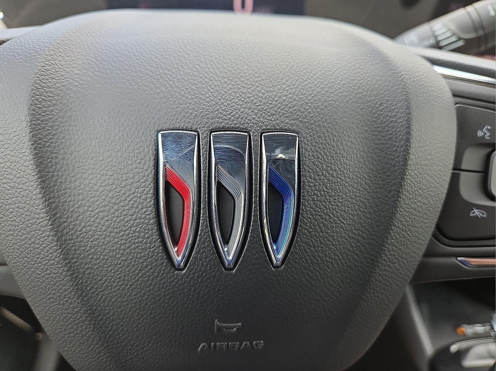 Used 2025 Buick Envista Avenir FWD image 22