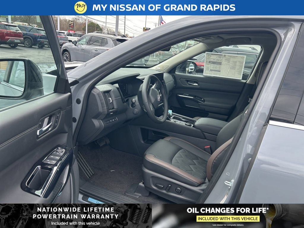 New 2026 Nissan Pathfinder Platinum AWD/4WD image 10