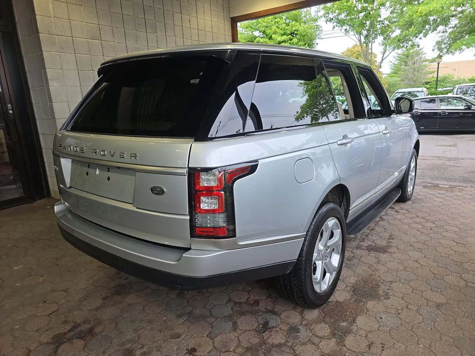Used 2014 Land Rover Range Rover HSE AWD/4WD image 3