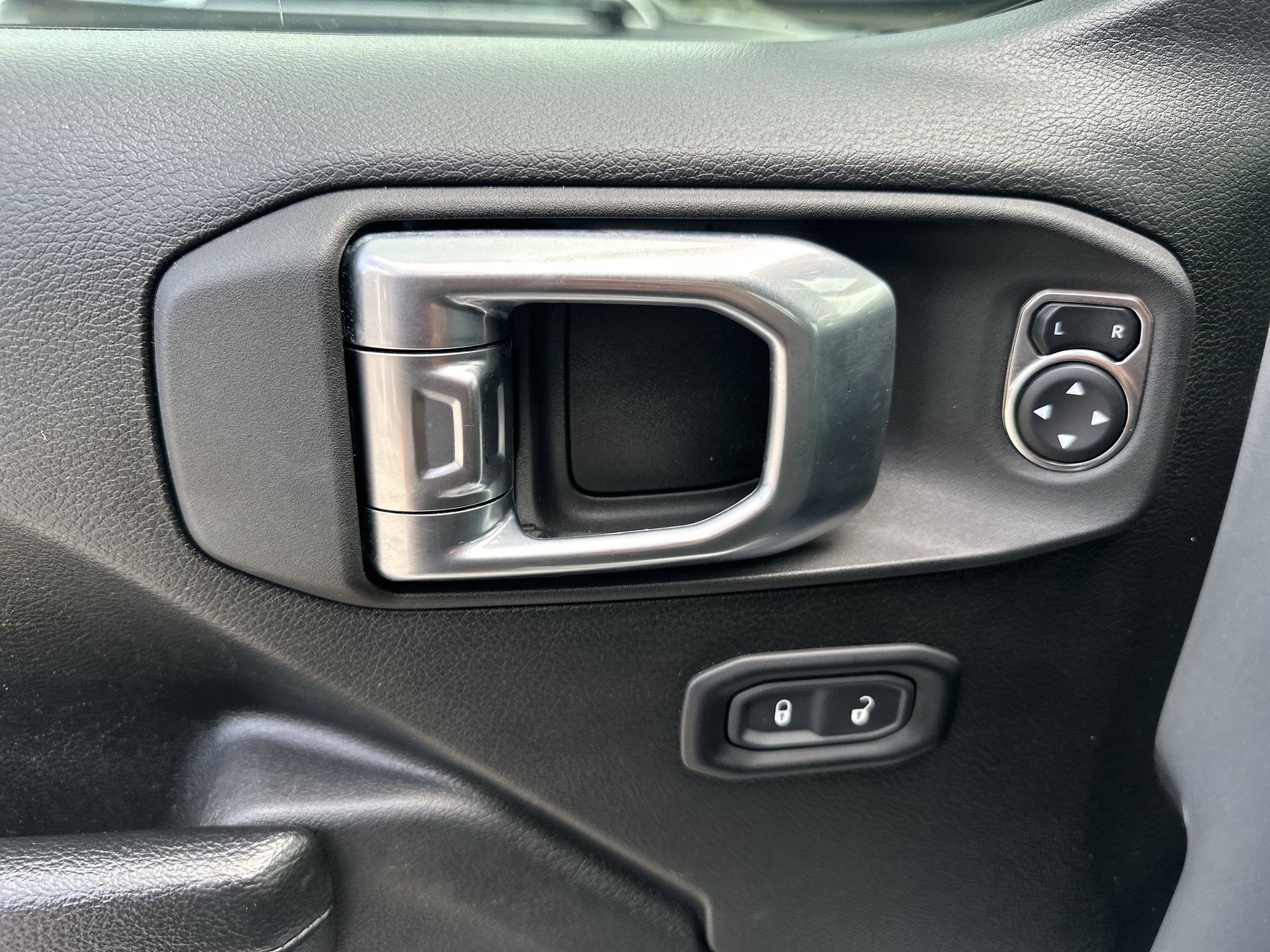 Used 2022 Jeep Gladiator Sport AWD/4WD image 15