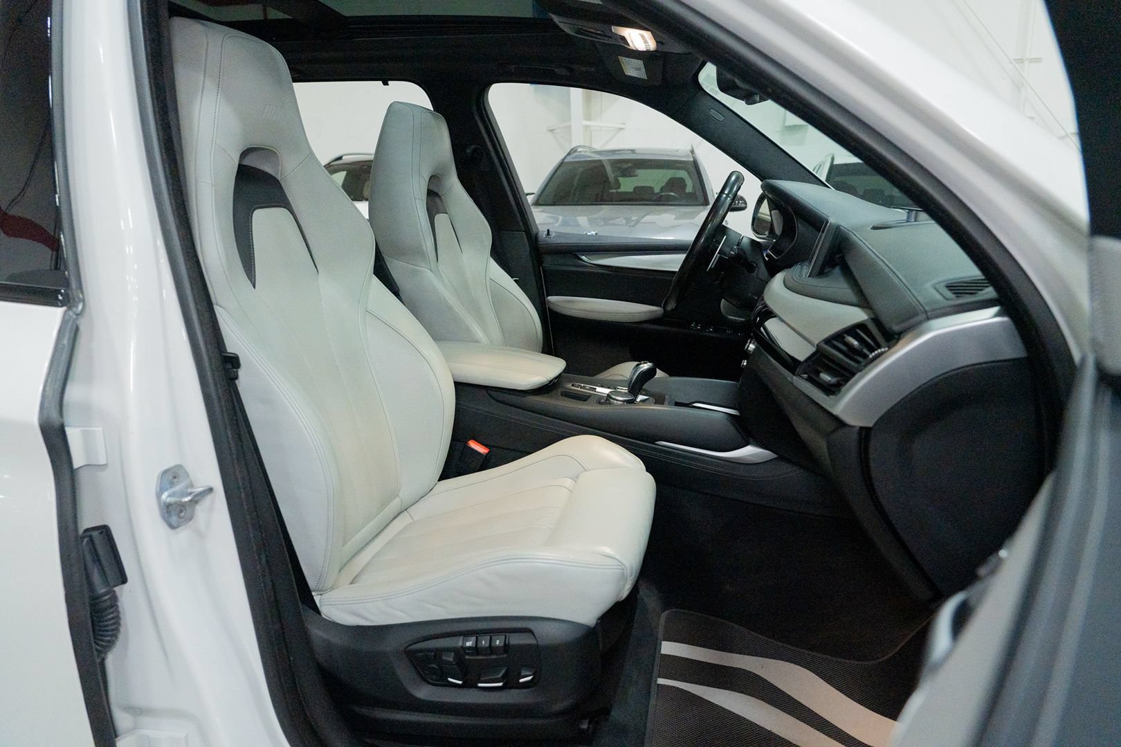 Used 2015 BMW X5 M AWD/4WD image 30