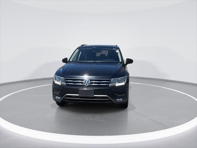Used 2018 Volkswagen Tiguan SE w/ Panoramic Sunroof Package AWD/4WD image 3