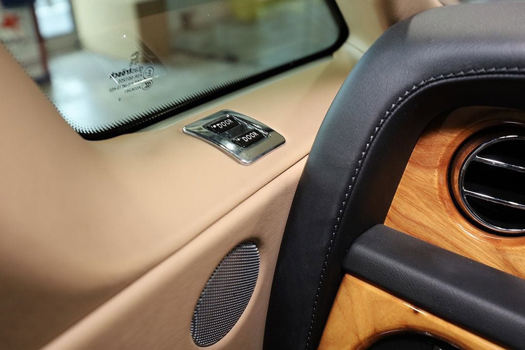 Used 2010 Rolls-Royce Phantom Coupe RWD image 17