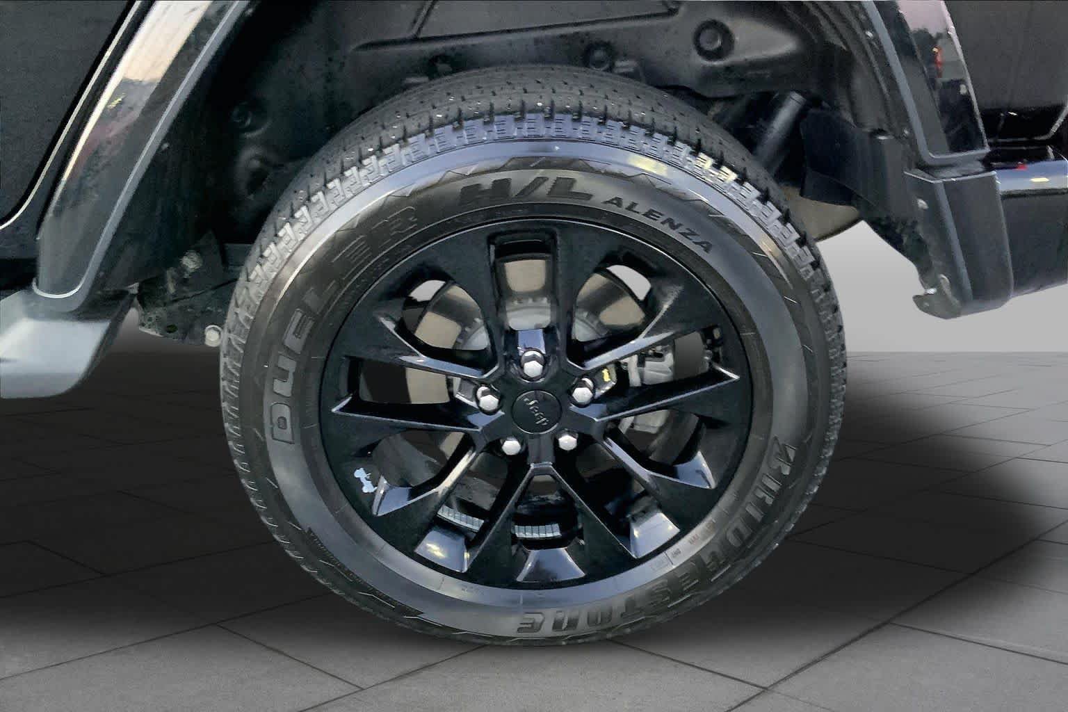 Used 2023 Jeep Wrangler Unlimited Sahara AWD/4WD image 19
