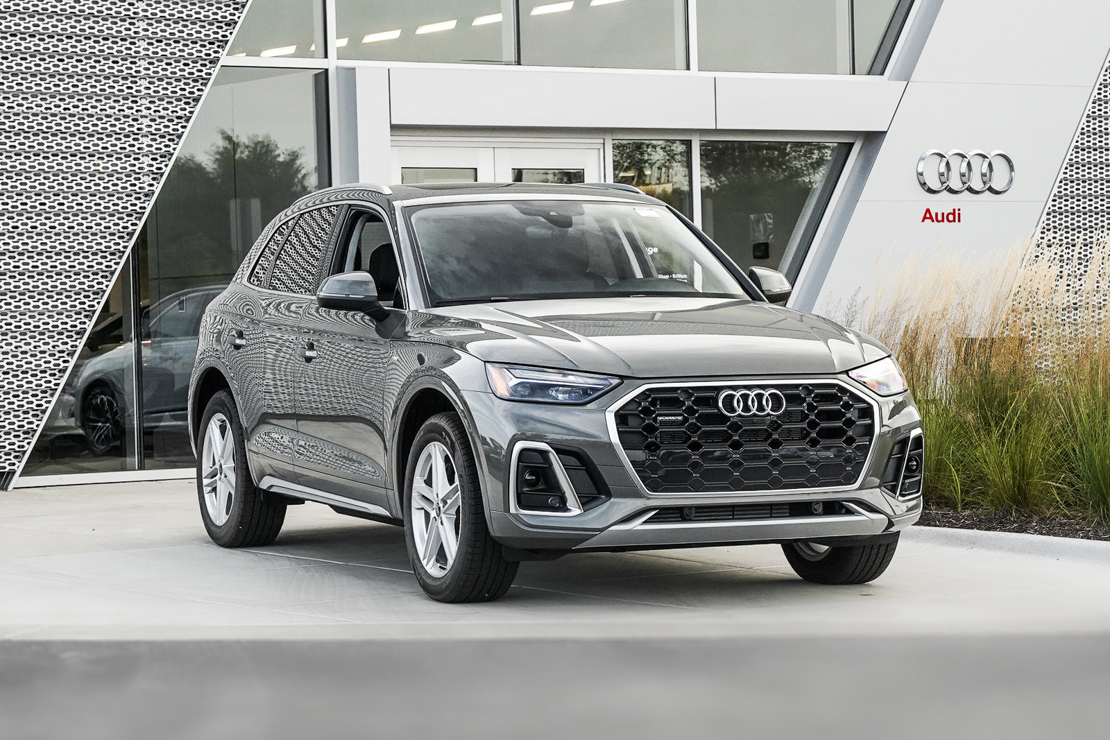 Used 2024 Audi Q5 e Premium Plus image 2