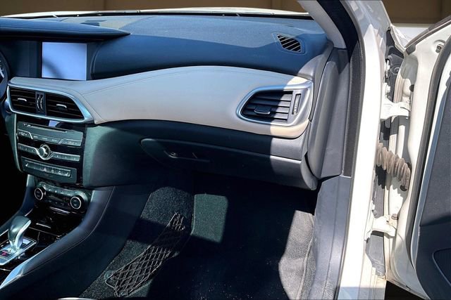 Used 2018 INFINITI QX30 Premium w/ Navigation Package image 17