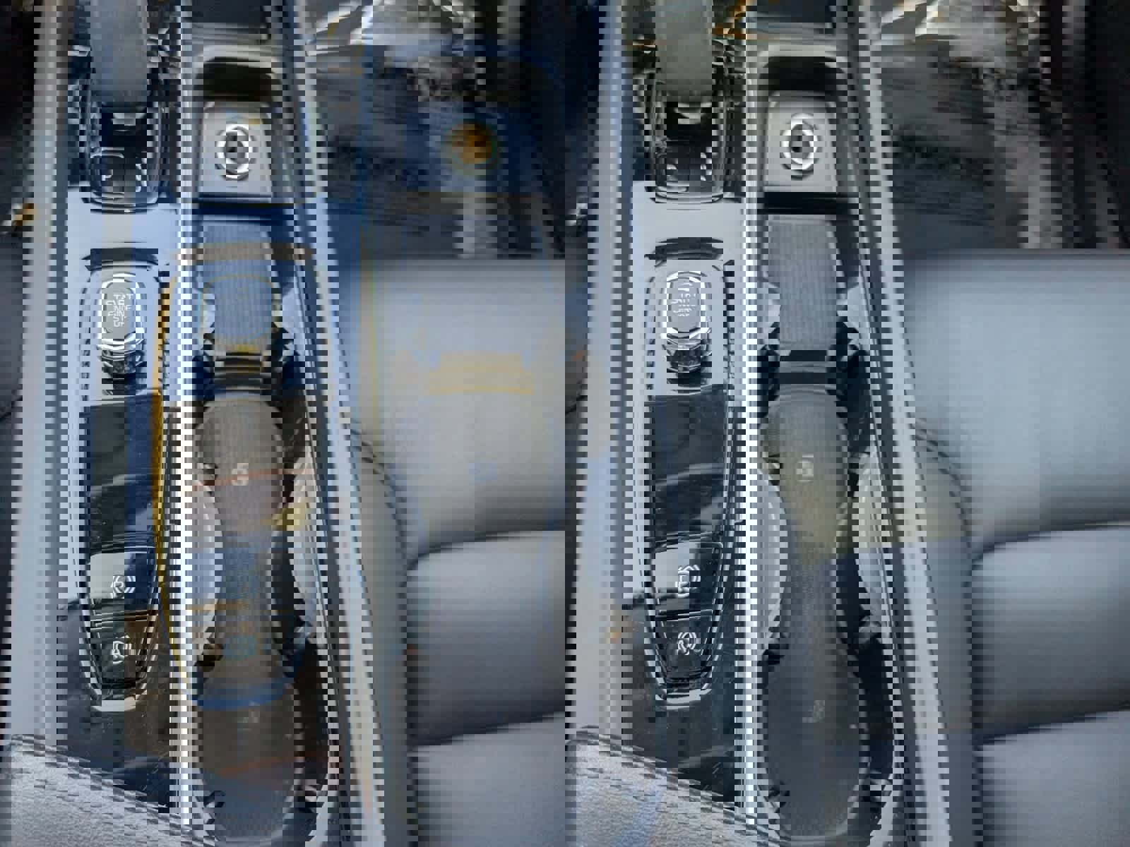 Used 2023 Volvo XC60 B5 Plus image 24