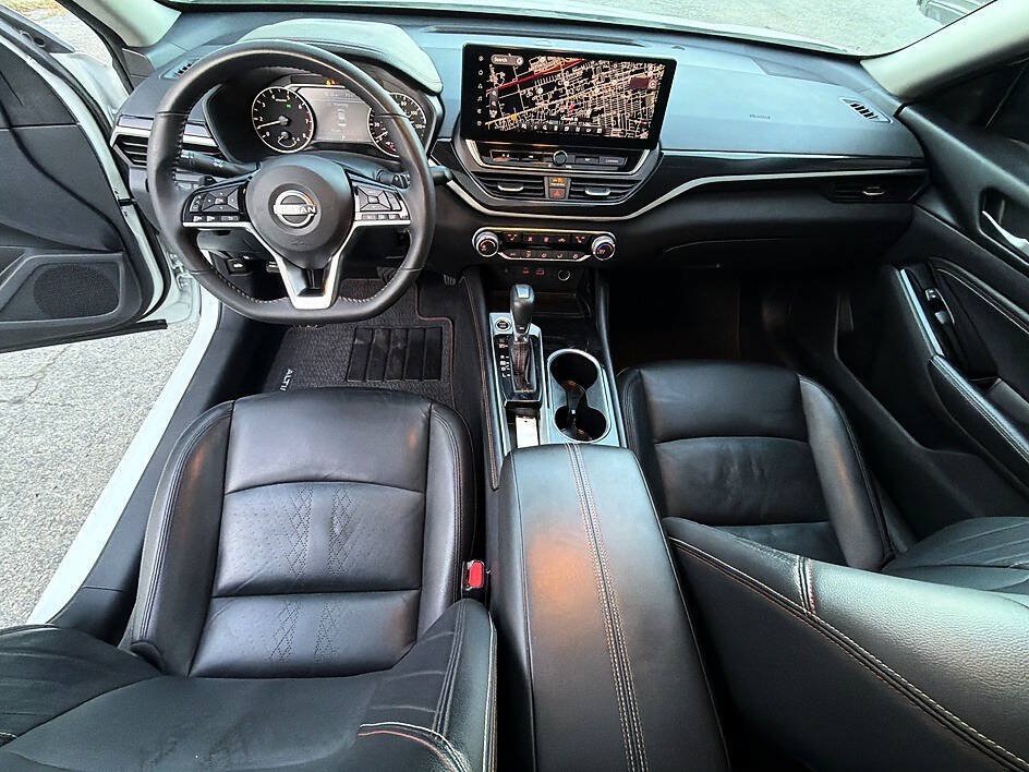 Used 2023 Nissan Altima 2.5 SR w/ SR Premium Package FWD image 7