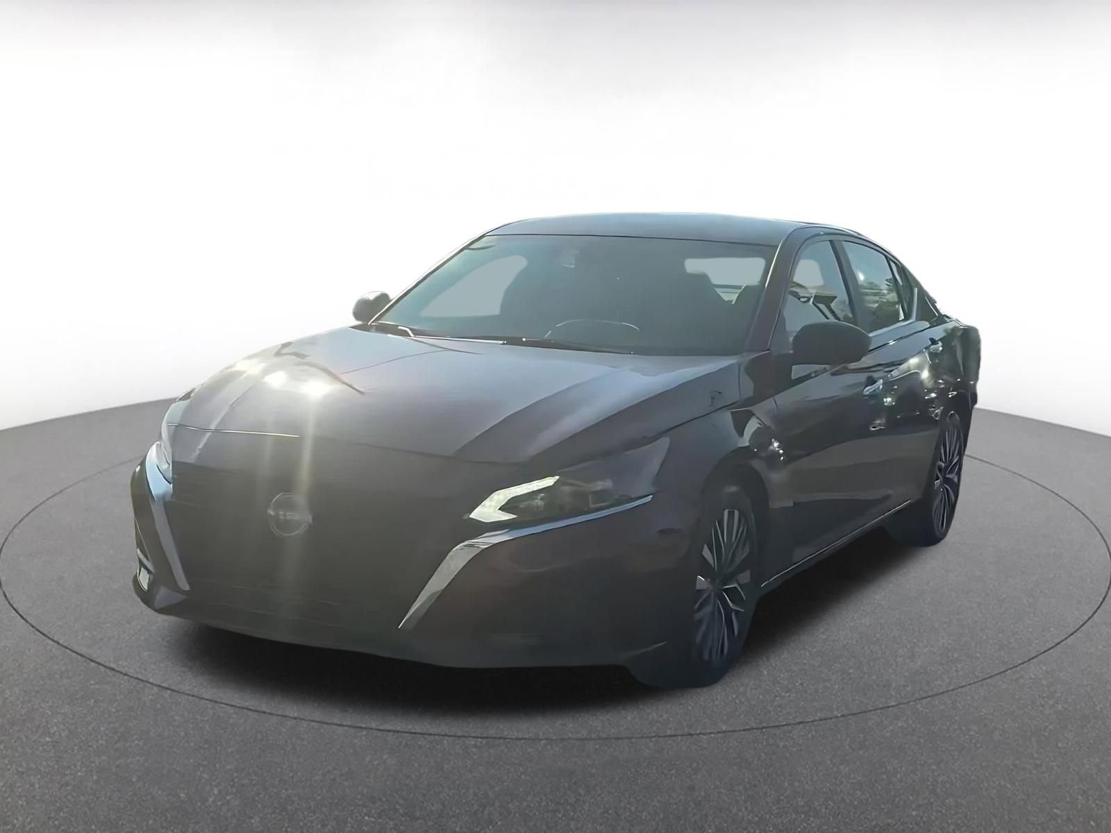 Used 2025 Nissan Altima 2.5 SV FWD image 7