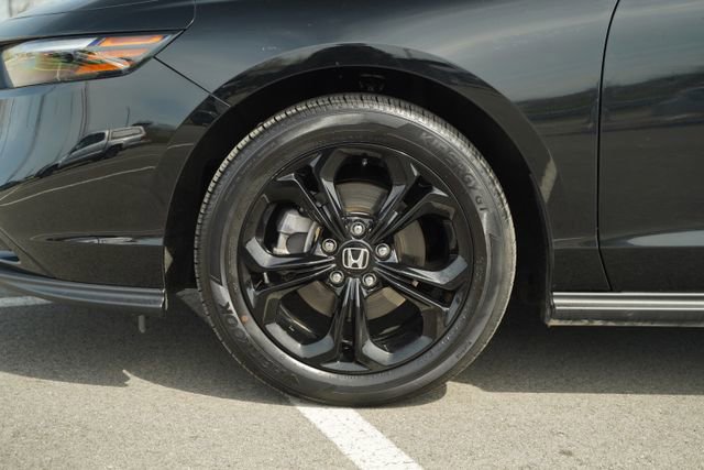 Used 2025 Honda Accord SE image 11