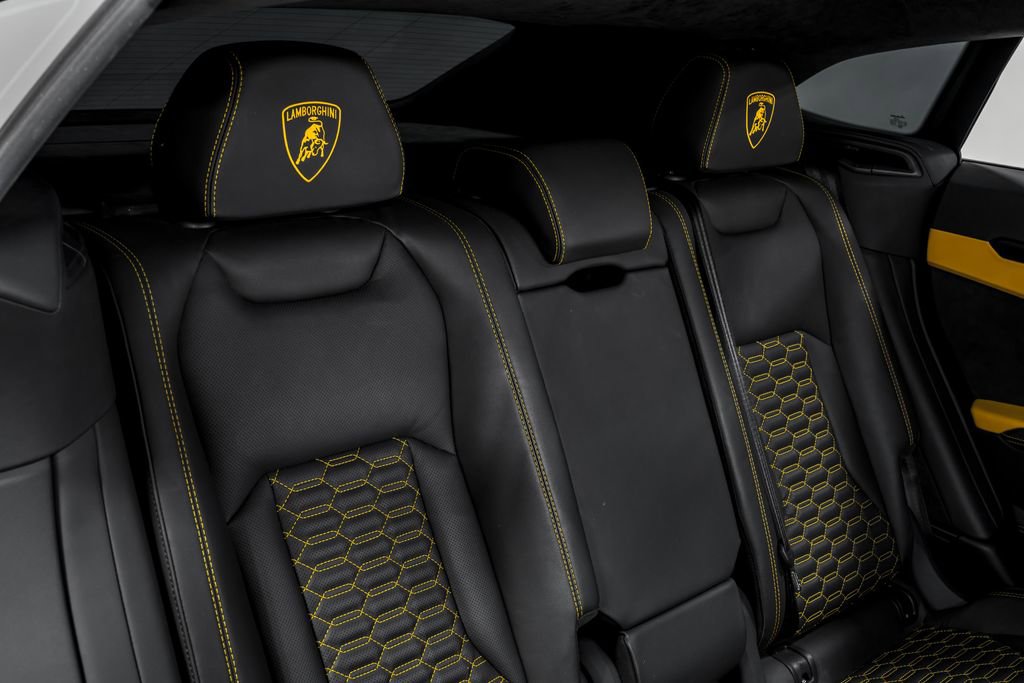 Used 2022 Lamborghini Urus AWD/4WD image 32