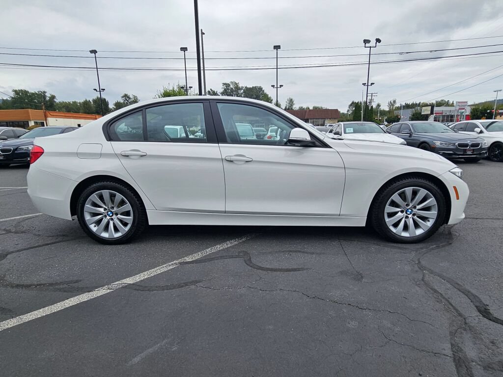 Used 2016 BMW 320i xDrive Sedan AWD/4WD image 6