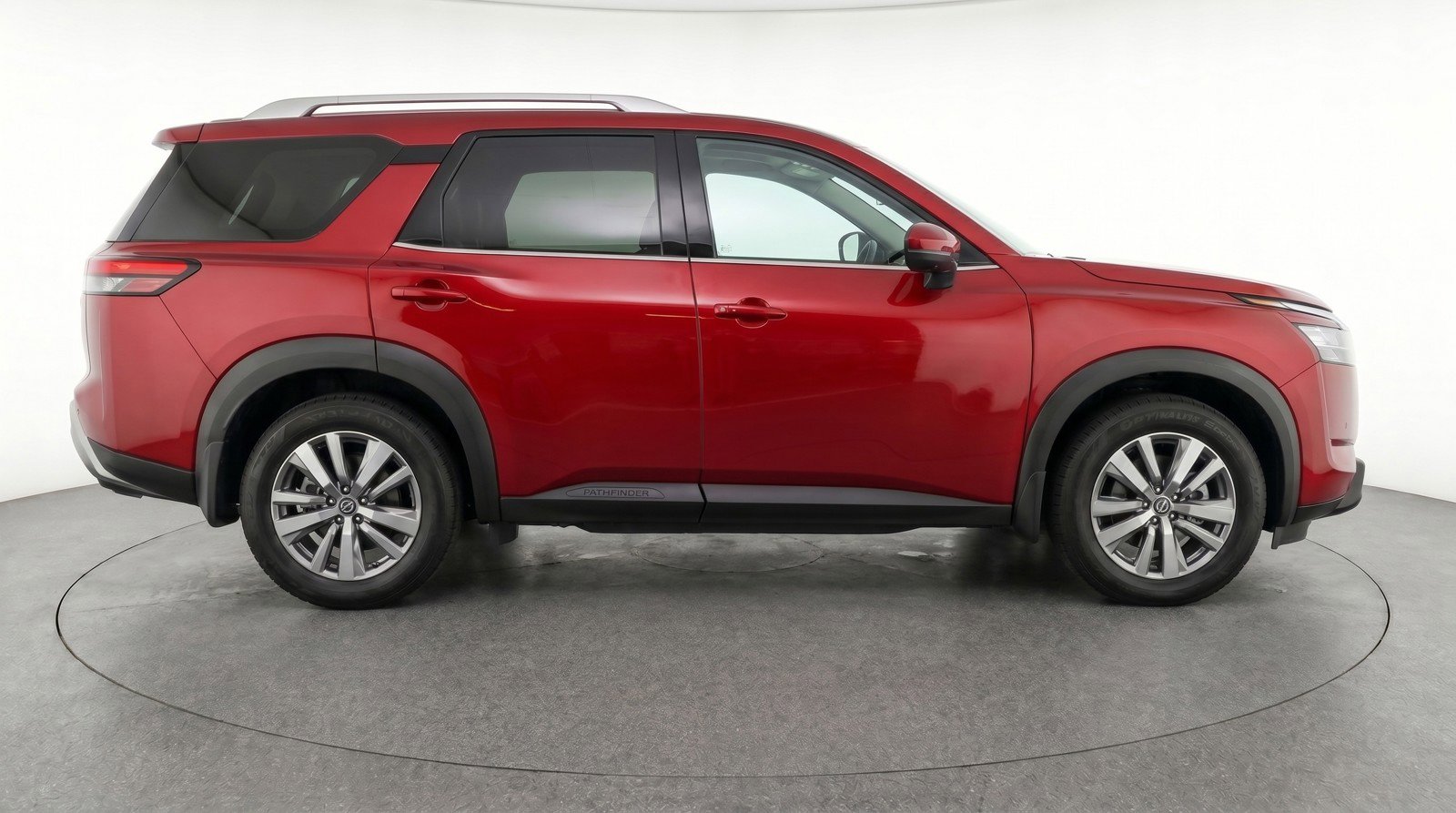 Used 2025 Nissan Pathfinder SV FWD image 11