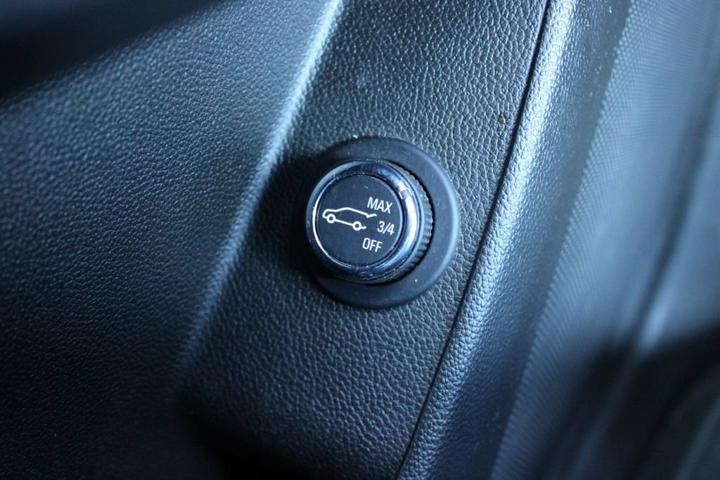Used 2023 Chevrolet Traverse LT FWD image 43