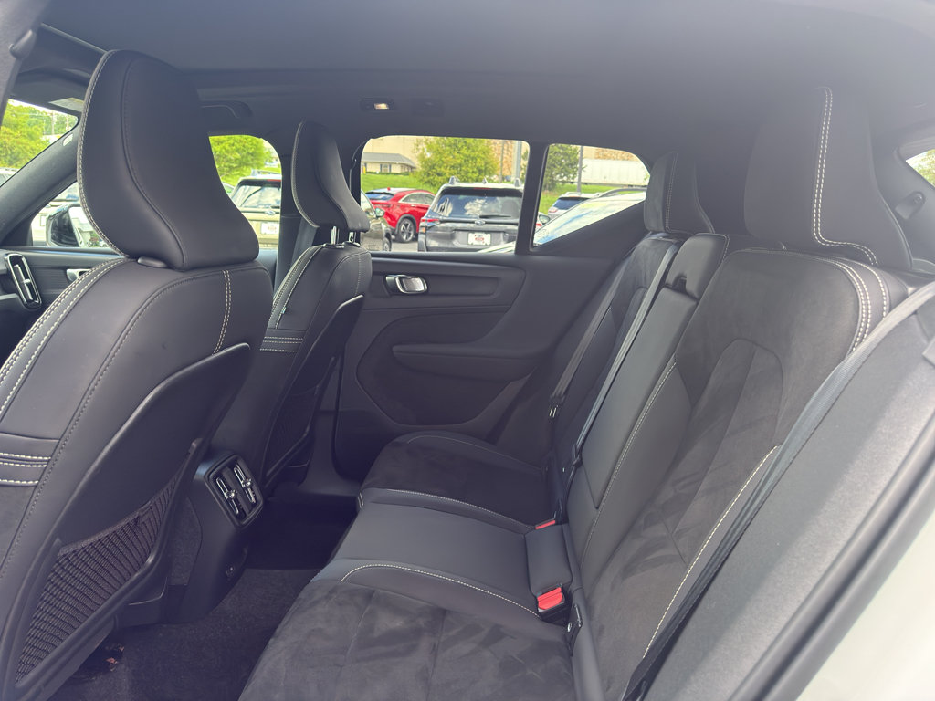 Certified 2023 Volvo XC40 Recharge Plus AWD/4WD image 10