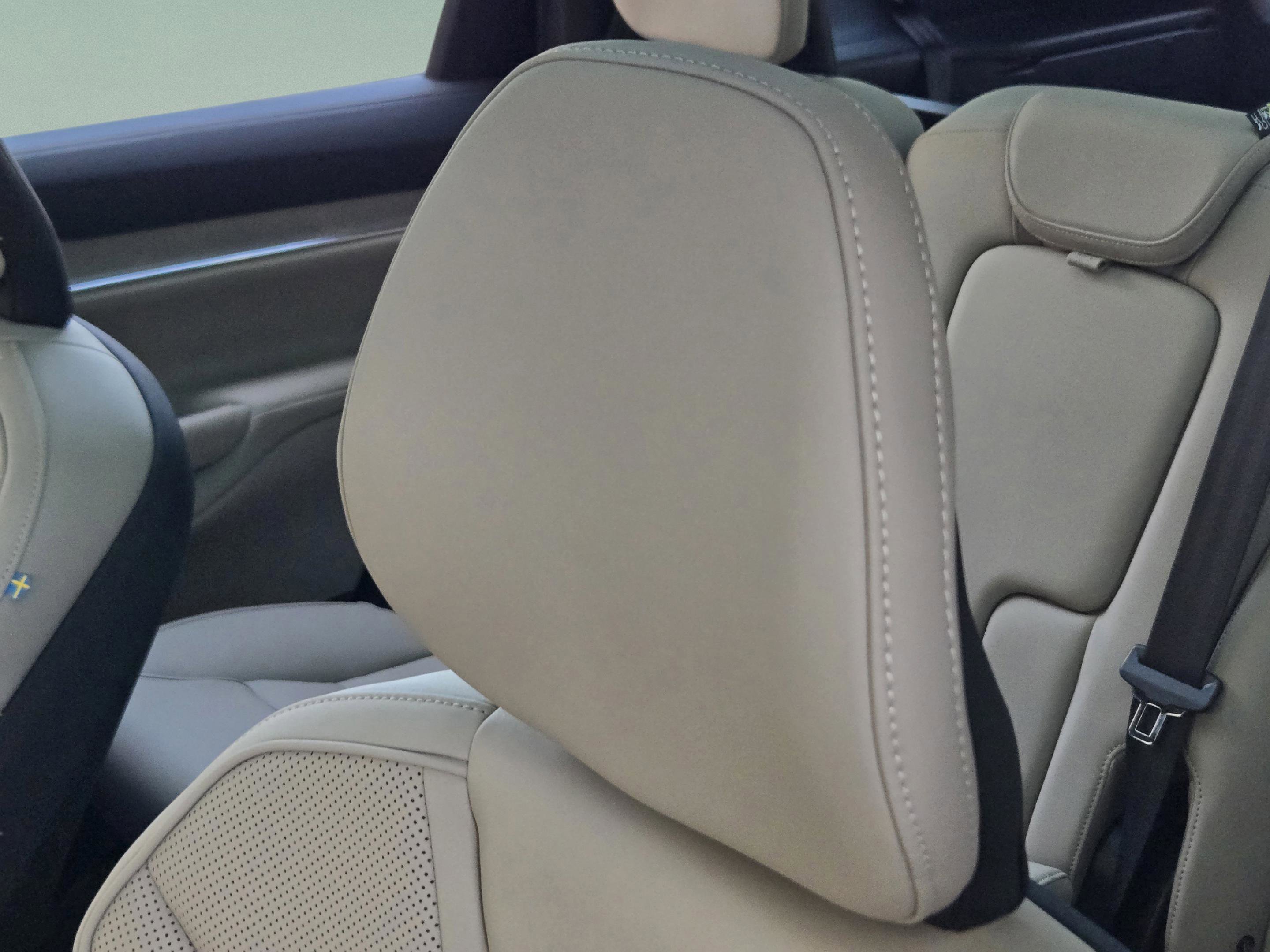 New 2025 Volvo EX90 Plus w/ Protection Package Premier AWD/4WD image 13