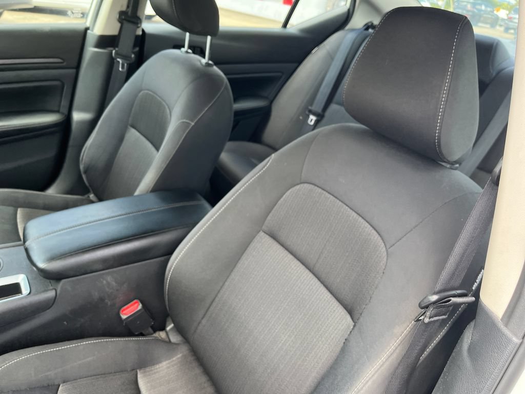 Used 2025 Nissan Altima 2.5 SV FWD image 12