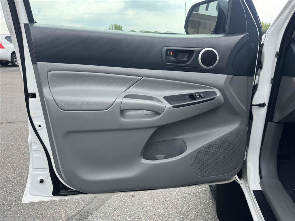 Used 2013 Toyota Tacoma 4x4 Access Cab w/ SR5 Pkg image 12