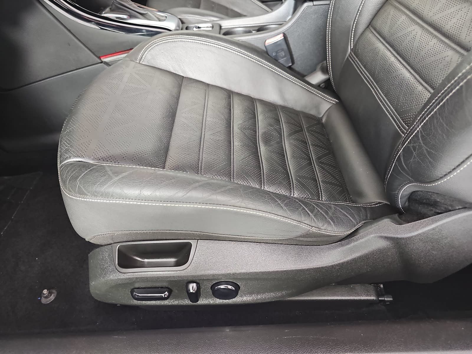 Used 2019 Buick Cascada Premium FWD image 28