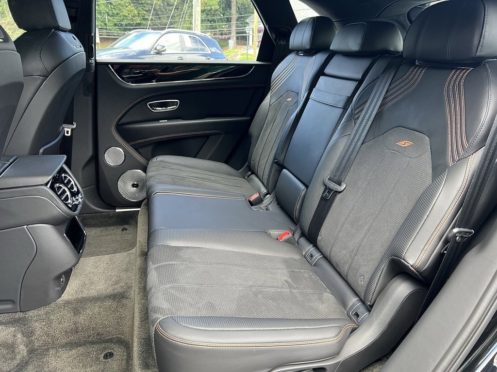 Used 2023 Bentley Bentayga image 31